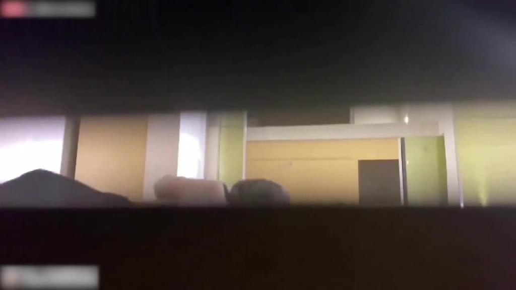 大学校园冒死躲在女厕完美露脸厕拍女同学们,全是高颜值女神级别 预览截图 9