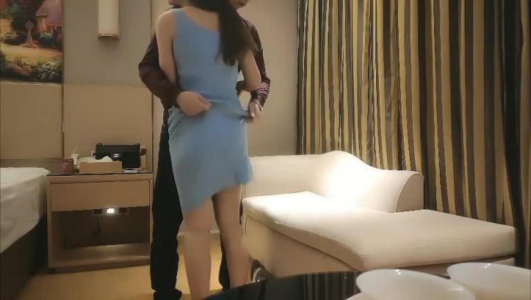 蓝色长裙的颜值漂亮外围美女喜欢聊天 预览截图 1