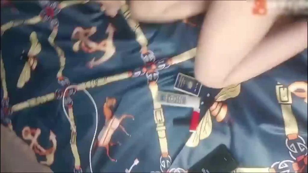 极品无毛刚破处学生被男闺蜜给操了,我当你是好朋友你既然想操我。 预览截图 5