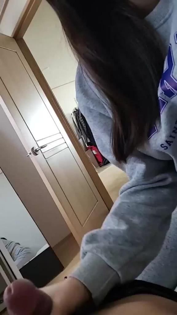 【姐弟乱伦】火遍外网的延边姐弟事件_兄妹相依为命_亲妹妹给哥哥口交足交换取零花钱_完整高清版 预览截图 3