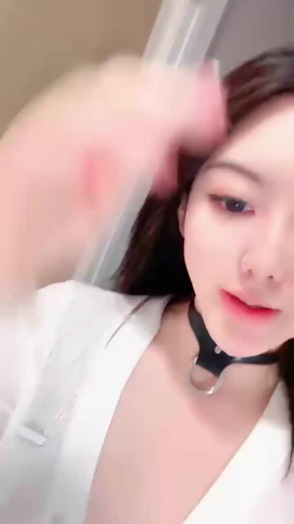 粉穴美乳女神光滑白皙美臀,棒子抽插流出淫水 预览截图 2