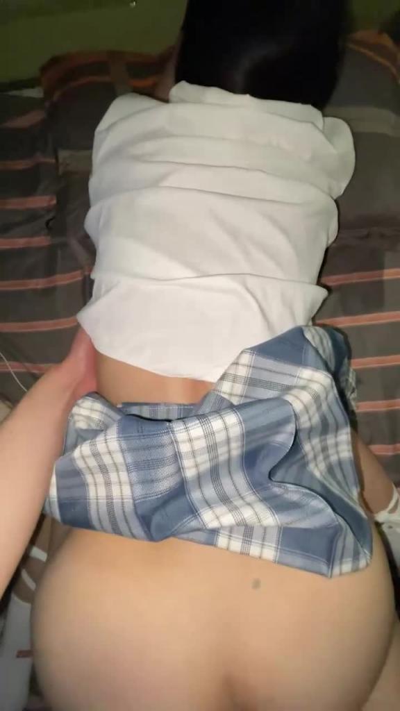 【乱伦表妹】去舅舅家寄宿JK少女臣服在我胯下 预览截图 4