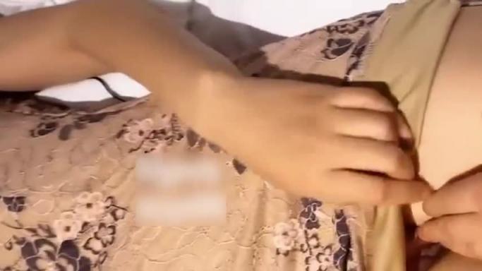 巨乳旗袍小少妇白虎骚逼吞大屌 预览截图 1