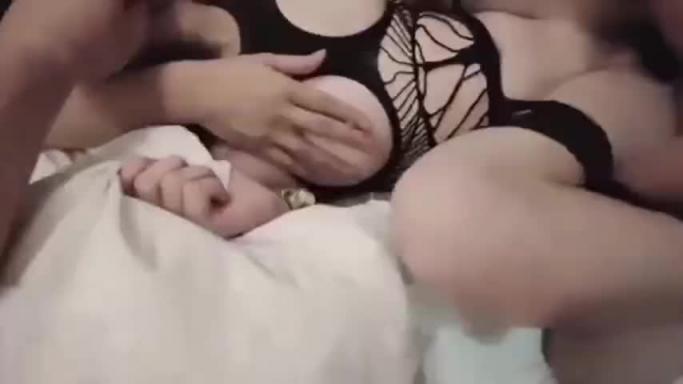 淫贱小母狗四人行被玩疯淫水未停撸管佳片收藏点赞 预览截图 9