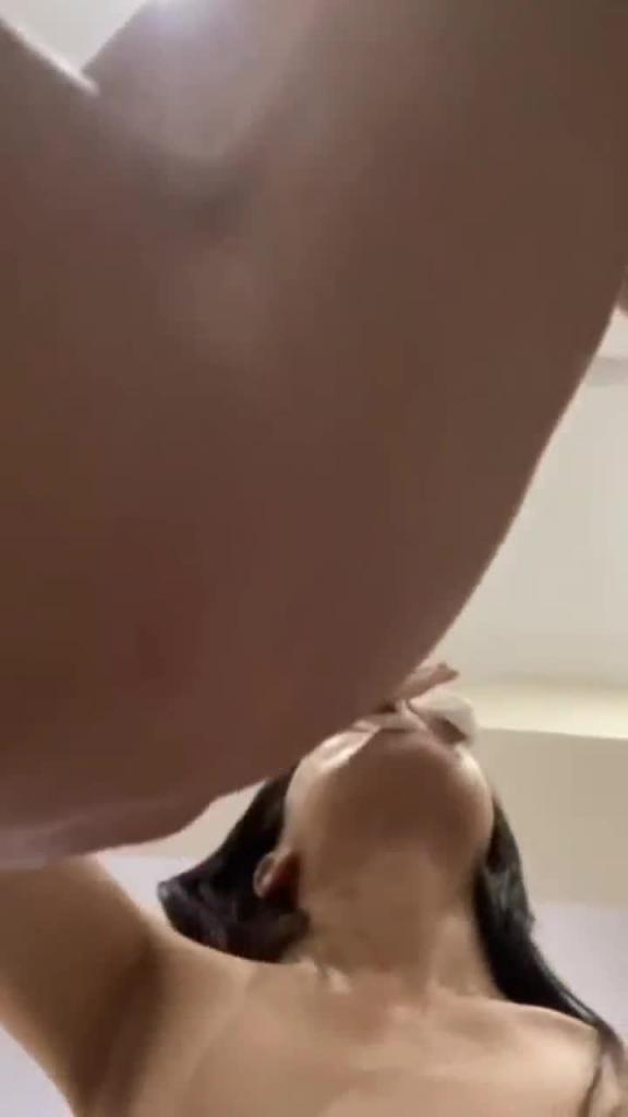 （调教女友）女友被调教的像条母狗舔脚舔屁眼 预览截图 6