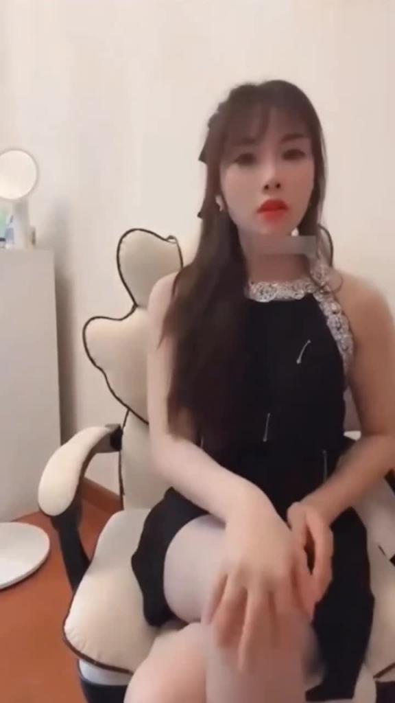 快手网红女主播肖老师黑料高价私拍黑丝无内露脸自慰流出 预览截图 7