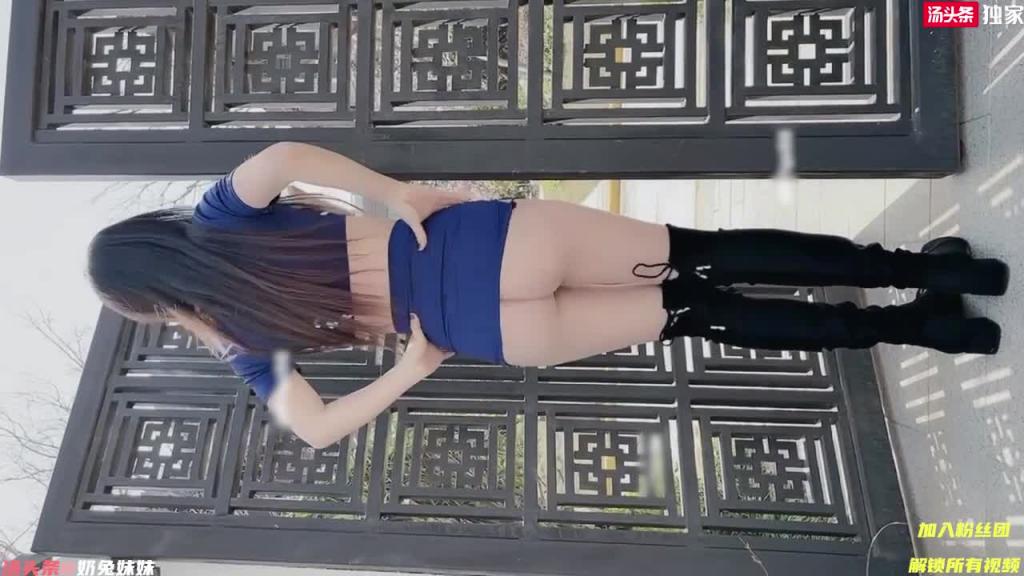 性感少妇户外人前露出 无内肉丝大长腿 过路司机看直了 预览截图 7