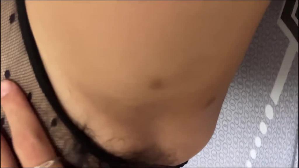 真实偷情嫩嫂,大哥熟睡直接在旁边插翻巨乳嫂子 预览截图 3