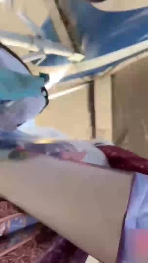 漫展偷拍jk制服少女裙底阴毛冒出内裤染黄刺激反差 预览截图 1