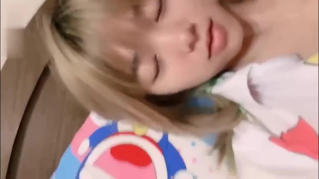 学妹在妈妈身边偷偷的自慰揉着奶子道具抽插都不敢叫 预览截图 1