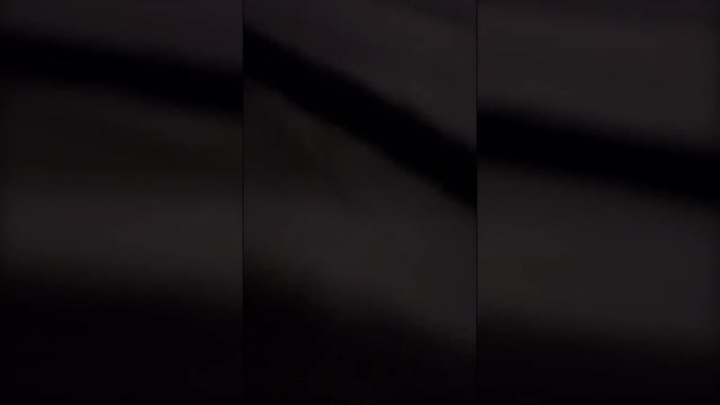 老婆在洗澡直接在沙发强摸大姨子,晚上进大姨子房间舌吻被大姨子舔 预览截图 12