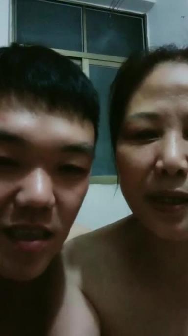 真实母子乱伦 妈妈女上位被儿子干到高潮 预览截图 6