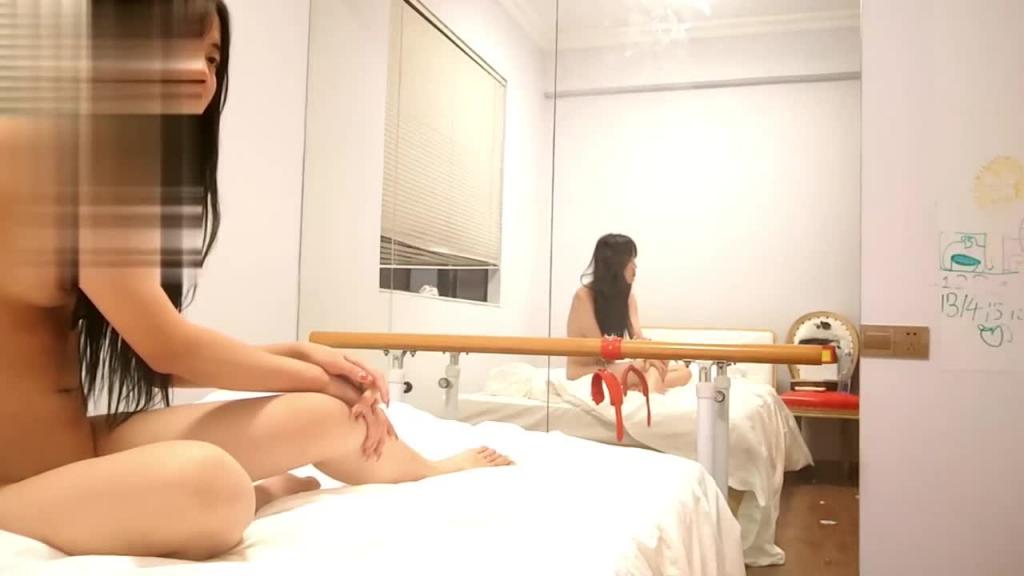 2男2女淫乱盛宴,19岁学生妹和小护士轮番被操,操服求饶 预览截图 9