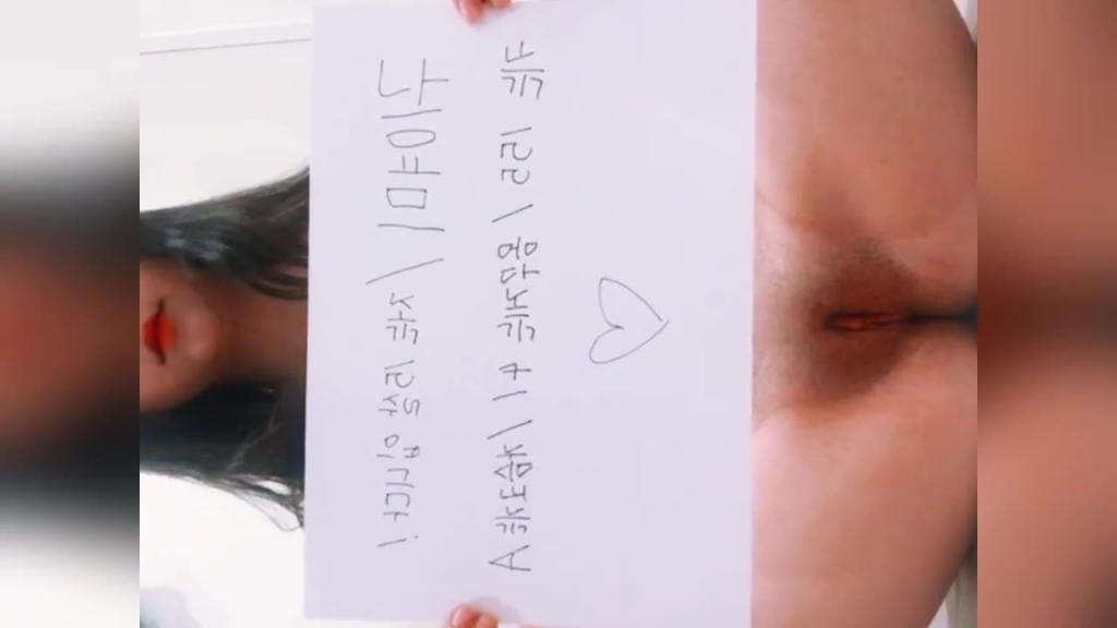 可爱楚楚动人小萝莉调教露出，裸舞自慰的韩国小妹妹 预览截图 12