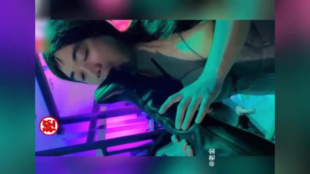 成都白富美网红『晨晨』找鸭子做爱调教SM，高颜气质中国顶级SM露脸女王 预览截图 5