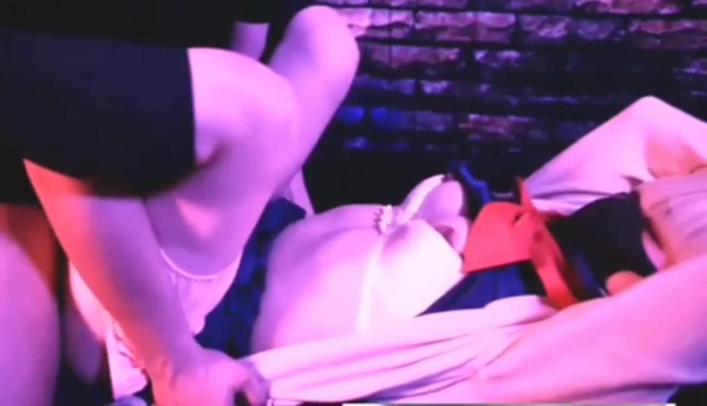 【地雷系极品美女】牢牢铐住的jk制服无毛白虎任人鱼肉可怜兮兮 预览截图 11