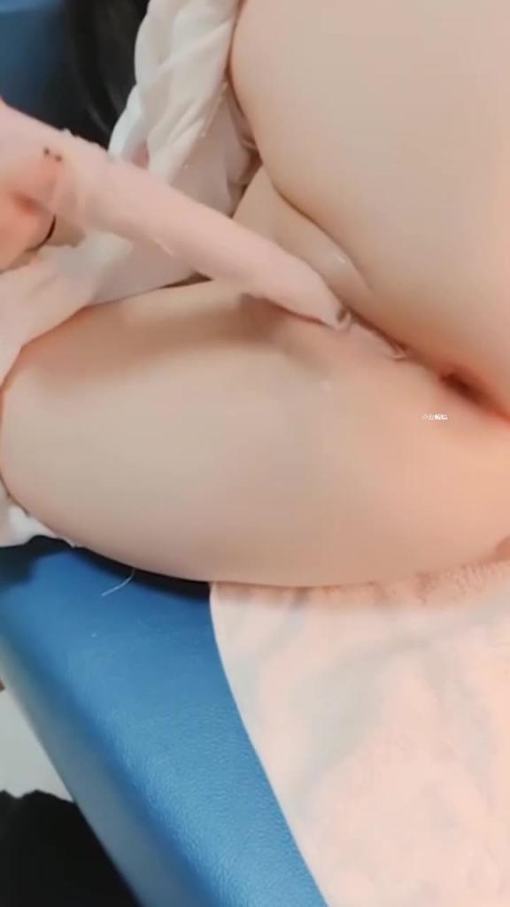 白虎萝莉粉嫩一线天自慰流白浆,超嫩白虎萝莉喊着爸爸淫叫不停 预览截图 5