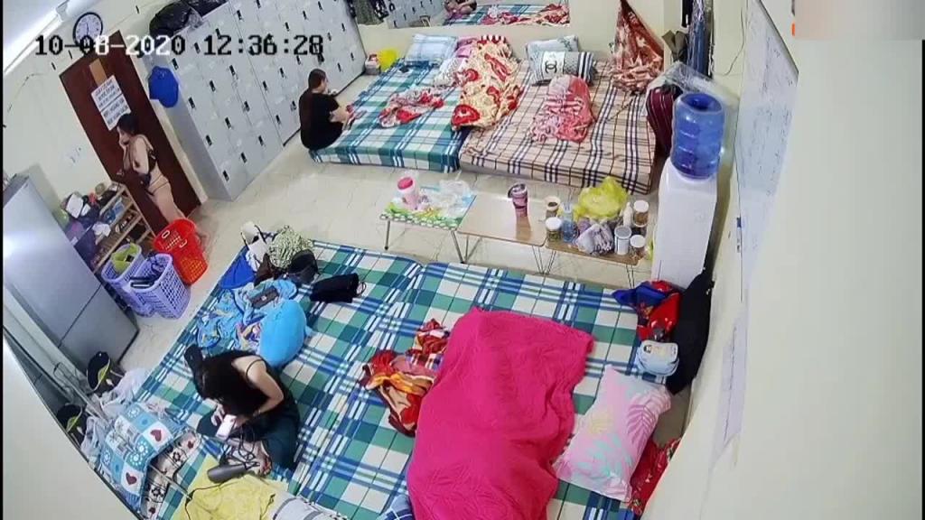 监控偷拍缅北电信诈骗公司女员工集体大通 铺睡觉洗澡 预览截图 9
