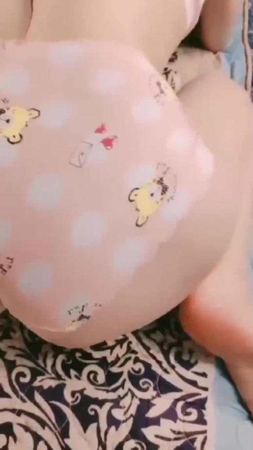 极品萝莉同事的女儿,无套打桩馒头白虎逼 预览截图 6
