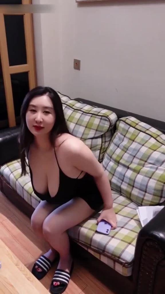 巨乳梦幻少妇【王俪丁】让我春梦连连 预览截图 3