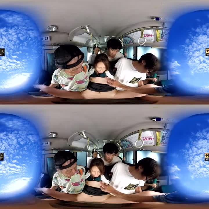 VR 痴汉集团巴士干砲 VR版 ~OL・学生妹篇~ 佳苗瑠华 花咲一杏 84kmvr00287 预览截图 12