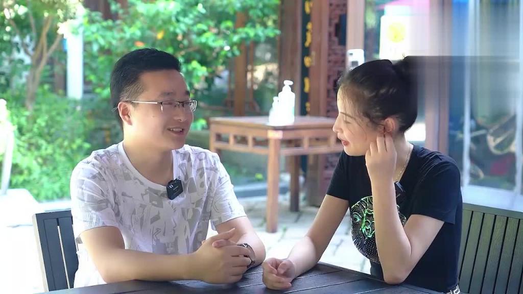 精选少女主持人西蒙带跳蛋外出体验 预览截图 2