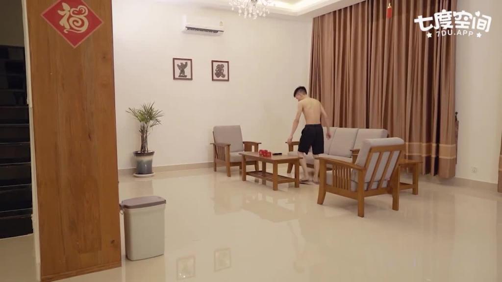 表兄妹的淫乱新春 杯里下药搞定漂亮表妹 预览截图 1
