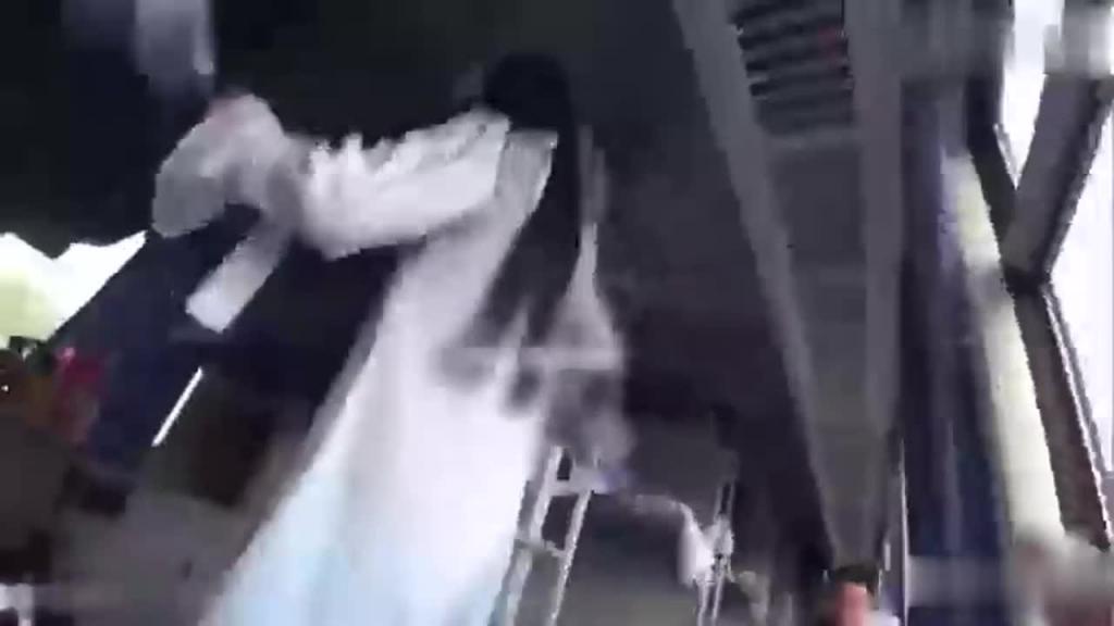 火车上淫欲露出 卧铺列车露乳露逼 大爷看傻眼了 预览截图 12
