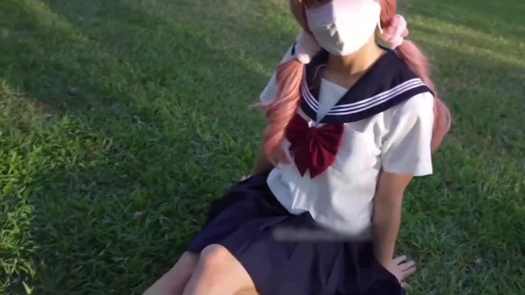 双马尾jk女孩被拉到公园拍写真,拍到一半被拉进厕所狂草 预览截图 1