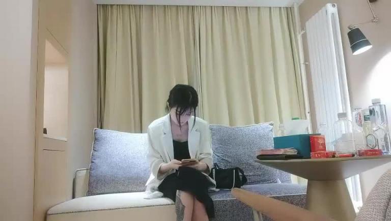 重金网约外围高冷颜值女神，口交手指抠逼上位骑乘，抬腿侧入抱起来狠操 预览截图 2