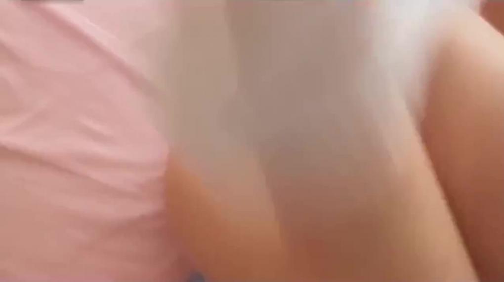 【萌白酱】众金购得极品网红萌白酱VIP视频,白丝纯洁可人罕见白虎一线天馒头逼 预览截图 7