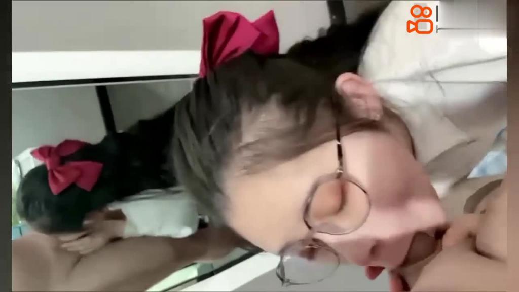 【在校萌妹】JK眼镜中学生!对戴眼镜的小母狗真的没有抵抗力~!收费。 预览截图 4