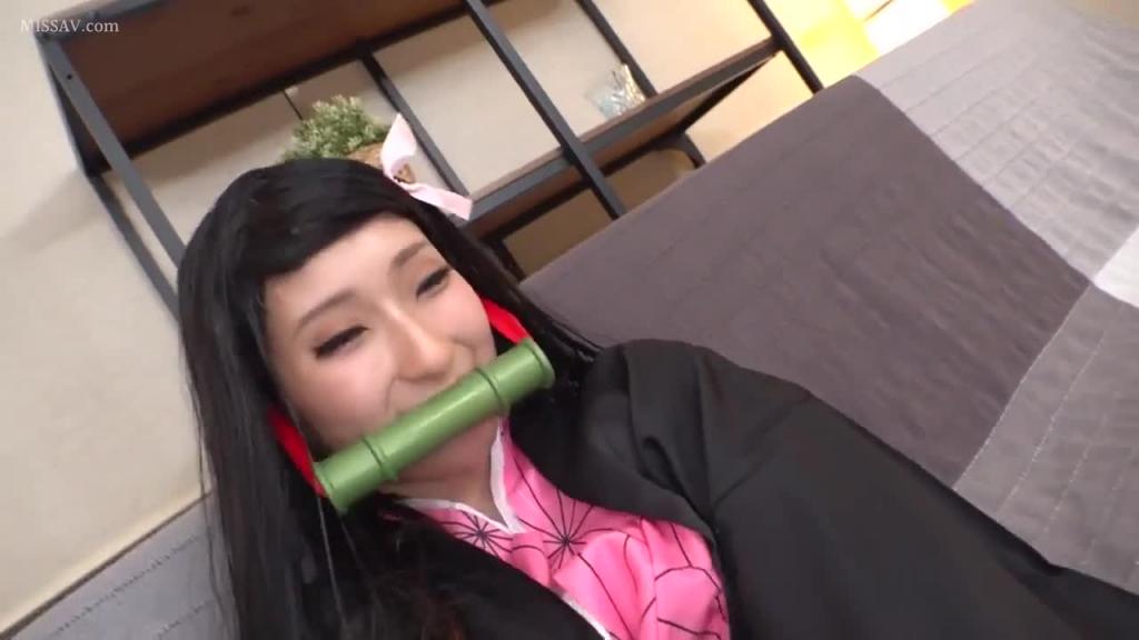 [COSX-039] Minori-chan，一个有动力穿上流行cosplay服装的业余层，以及一个丰满大叔的原始松鼠个人写真。难得用大叔的生棍打可爱的魔女。世界大战 预览截图 3