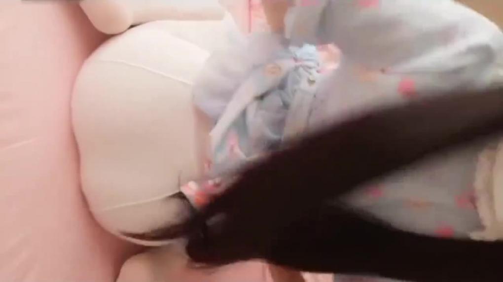 【萌白酱】众金购得极品网红萌白酱VIP视频,白丝纯洁可人罕见白虎一线天馒头逼 预览截图 3