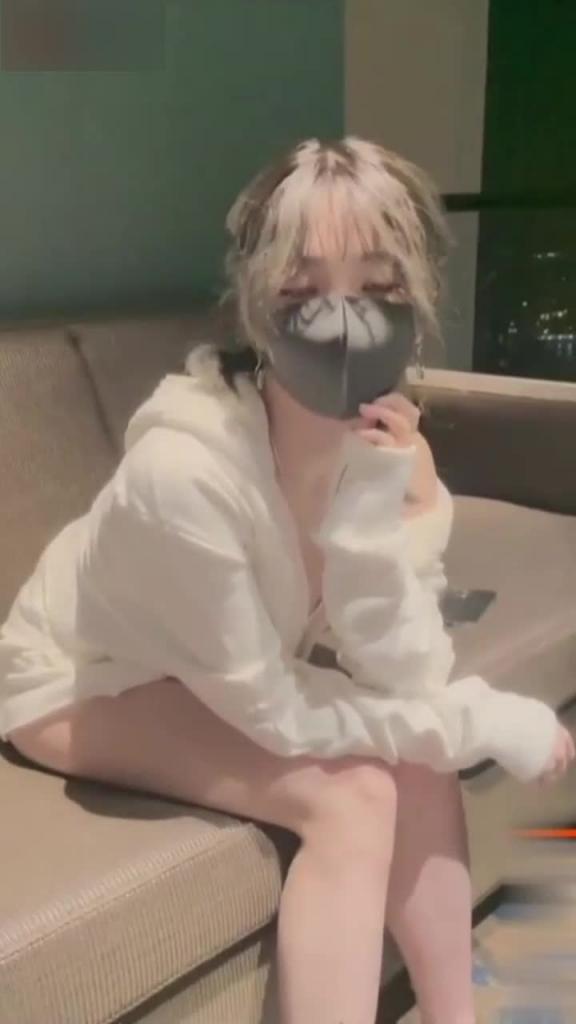 超级刺激，干到一半来人了，吓死了，极品女神玩偶姐姐高档餐厅楼梯做爱 预览截图 3