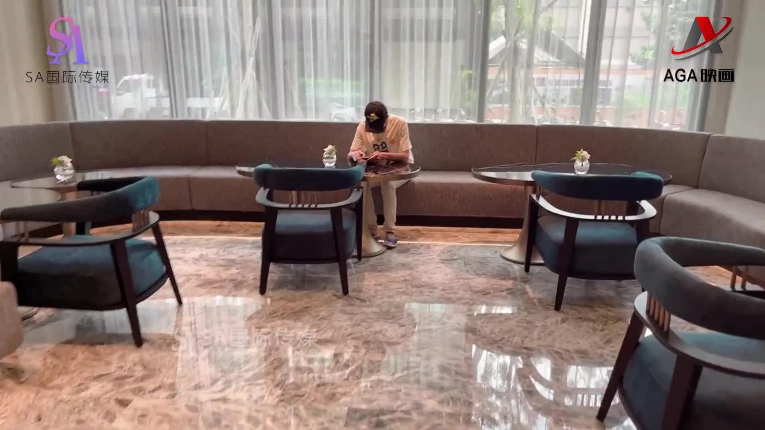 AGAW144:寂寞小姐姐到处约炮让弟弟射在奶上 预览截图 1