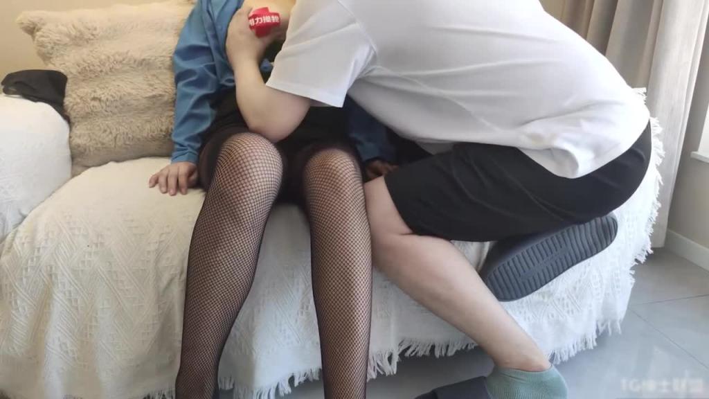 叔嫂乱伦-后入嫂子时我哥打电话 好像听到嫂子叫床了 预览截图 3