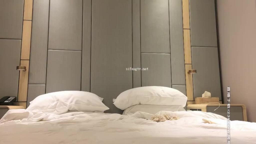 网红脸蛋苗条身材~小小身体被撞的淫荡不堪 预览截图 12