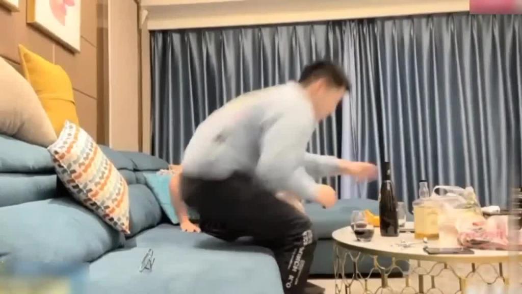 酒吧搭讪高冷御姐~智斗一番成功灌醉 预览截图 4