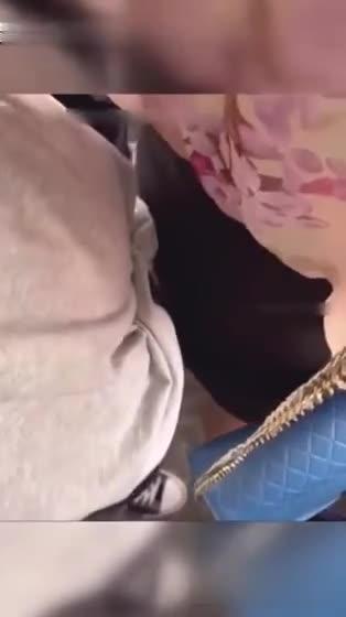 街射，精液射手上被发现还闻了一下 预览截图 12