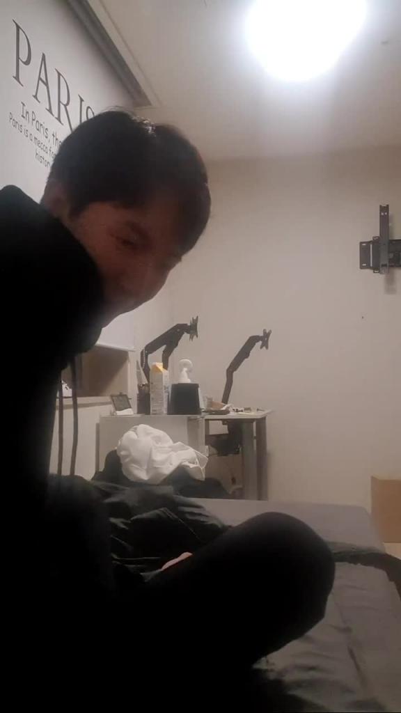 约炮身材笔挺的小姐姐,被发现了偷拍还不生气,继续做爱享受帅鸡巴的抽插! 预览截图 1