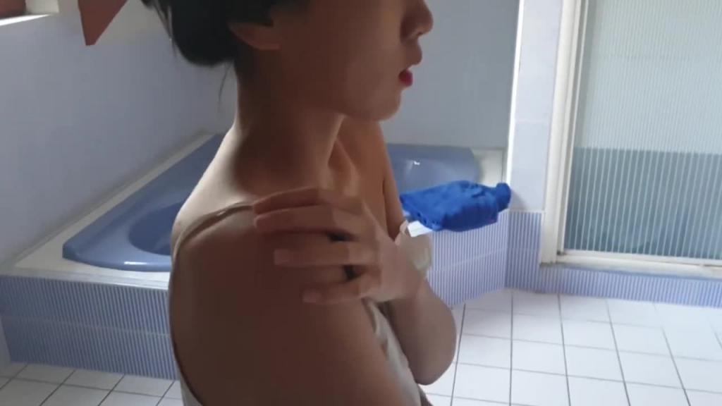 少女 June Liu 刘玥 洗澡前的性感诱惑 预览截图 4