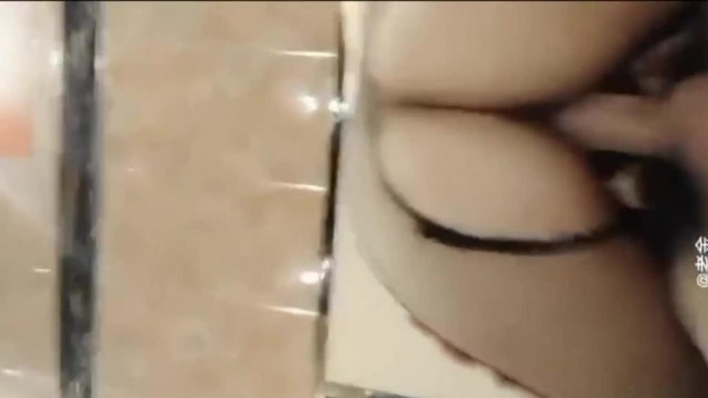 【稀缺母子乱伦一百多部大合集】青春期儿子深夜躁动爬上了妈妈的床小鸡巴滑进了妈妈的逼里 预览截图 2