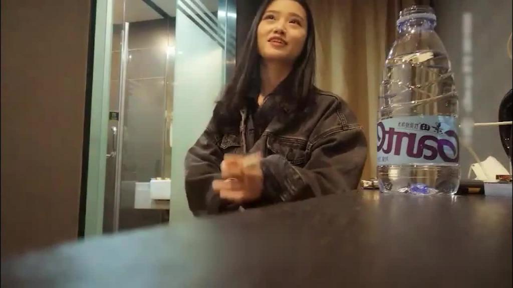 【探花寻欢】酒店约炮竟然约到女友闺蜜~真尴尬 预览截图 1