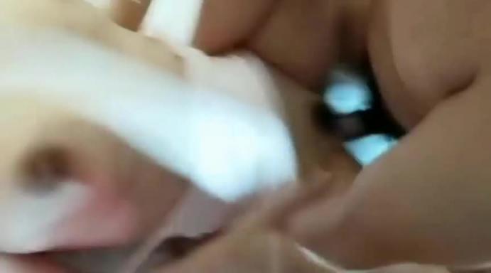 极品绿帽奴超级骚带极品老婆找单男嘴里吃一根后面插一根可把人妻舒服坏了 预览截图 12