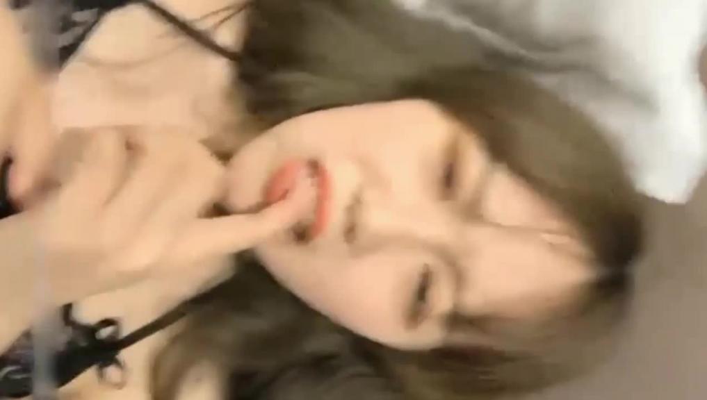 【调教萝莉】19岁小萝莉母狗~叫爸爸学生可爱白虎自慰 预览截图 10