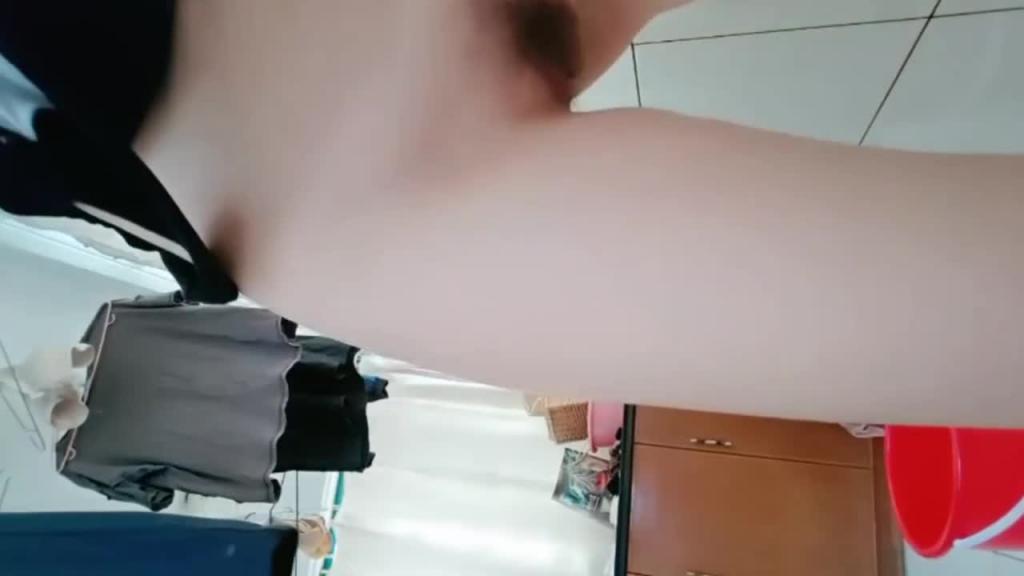 【粉嫩美乳】少女淫骚叫勾引看直播的狼友 预览截图 8
