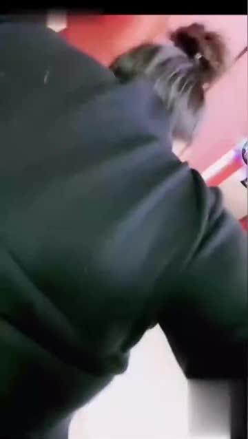 【母子乱伦】和妈妈在卫生间操逼 预览截图 6