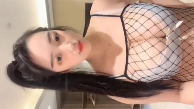 半糖网红妮可极限诱惑狼友,完美粉穴无限诱惑 预览截图 1