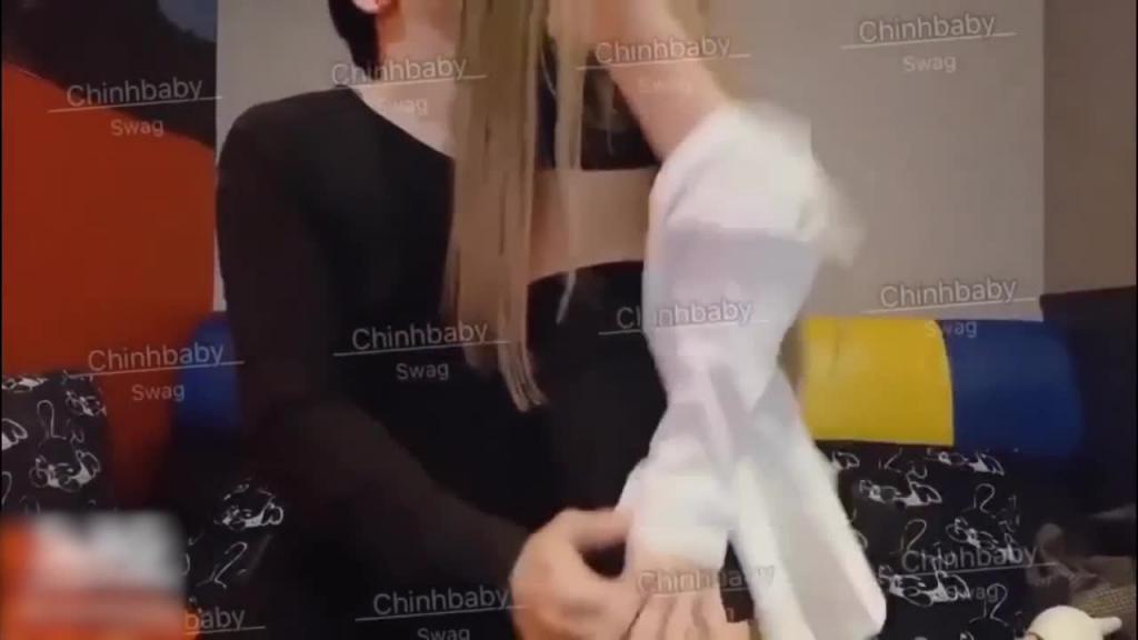 台湾SWAG Chinhbaby 新年最强企划 随机寻找路人影院实战 预览截图 4
